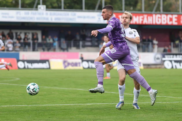 Toto Cup: SV Wacker Burghausen vs. FC Ingolstadt 04 – Tackle, Battle for the Ball – Ognjen Drakulic 30, FCI Luca Paul Schulten 18 SVWB Toto Cup SV Wacker Burghausen FC Ingolstadt 04 2026–2027 season