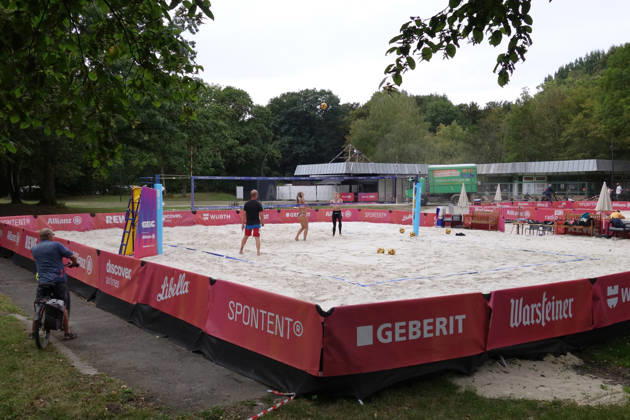 August 25, 2026, Dortmund, Ruhr Region, North Rhine-Westphalia: The German Beach Volleyball Championships are being held in Dortmund for the first time. Preparations are nearly complete; Center Court offers seating for 6,500 spectators, and the preliminary rounds will be played on two additional courts, the side courts. After 33 years, the event has moved from Timmendorfer Strand to the Ruhr region, specifically to Revierpark Wischlingen. The championship runs from August 27 to 30. The women’s players are practicing on one of the side courts