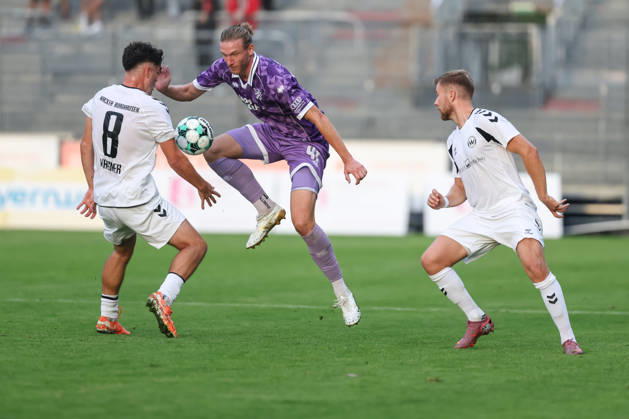 Toto Cup: SV Wacker Burghausen vs. FC Ingolstadt 04; Tackle; Battle for the Ball; Vinko äapina 41, FCI Ben Hagmeyer 8; SVWB Toto Cup: SV Wacker Burghausen vs. FC Ingolstadt 04; 2026–2027 Season