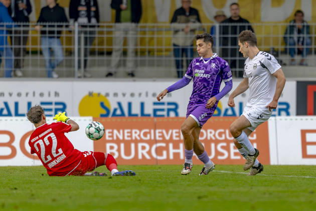 Burghausen, Germany, August 25, 2026, Toto Cup, 2026–2027 Bavarian State Cup, Round of 16: SV Wacker Burghausen vs. FC Ingolstadt 04. Pictured, second from the left: Emre Gül Guel of FCI with a chance to make it 0–2 at the flatbuy Stadium in Bavaria. Copyright: xFotostandx xSchäferx