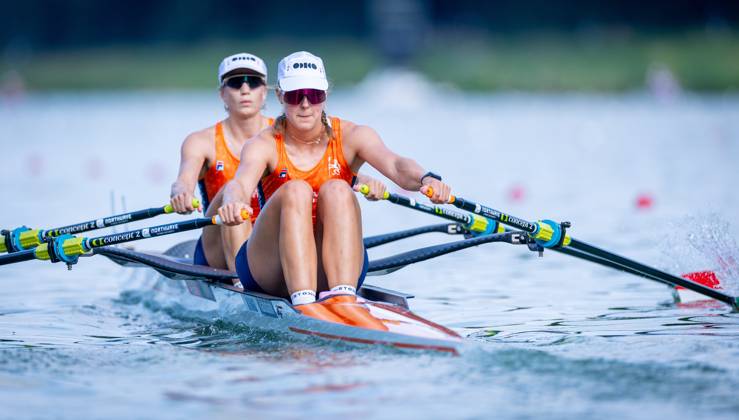 AMSTERDAM - Roos de Jong and Benthe Boonstra in action in the women s double sculls semi-final on the third day of the World Rowing Championships at the Bosbaan in the Amsterdam Forest. IRIS VAN DEN BROEK ANP xVIxANPxSportx xxANPxIVx 566310032 originalFilename: 566310032.jpg