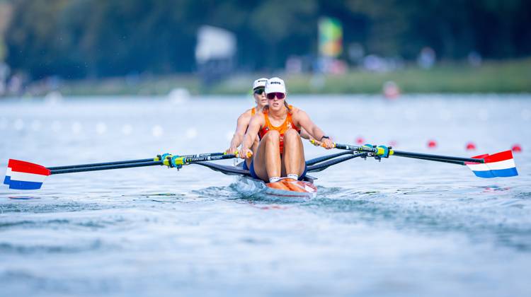 AMSTERDAM - Roos de Jong and Benthe Boonstra in action in the women s double sculls semi-final on the third day of the World Rowing Championships at the Bosbaan in the Amsterdam Forest. IRIS VAN DEN BROEK ANP xVIxANPxSportx xxANPxIVx 566310191 originalFilename: 566310191.jpg