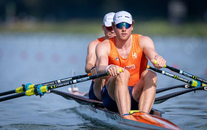 AMSTERDAM - Melvin Twellaar and Simon van Dorp in action in the women s double sculls semi-final on the third day of the World Rowing Championships at the Bosbaan in the Amsterdam Forest. IRIS VAN DEN BROEK ANP xVIxANPxSportx xxANPxIVx 566311346 originalFilename: 566311346.jpg