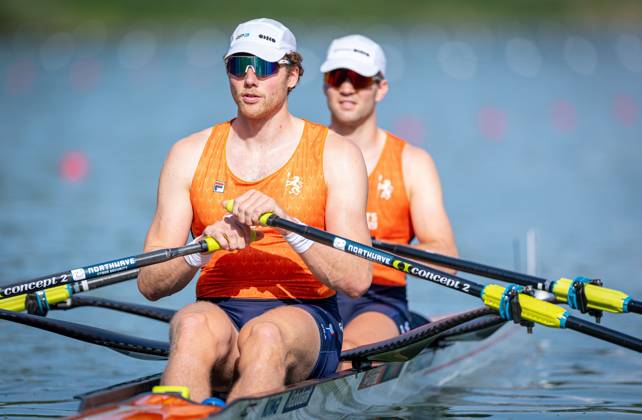 AMSTERDAM - Melvin Twellaar and Simon van Dorp prior to the women s double sculls semi-final on the third day of the World Rowing Championships at the Bosbaan in the Amsterdam Forest. IRIS VAN DEN BROEK ANP xVIxANPxSportx xxANPxIVx 566311365 originalFilename: 566311365.jpg