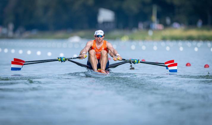 AMSTERDAM - Melvin Twellaar and Simon van Dorp prior to the women s double sculls semi-final on the third day of the World Rowing Championships at the Bosbaan in the Amsterdam Forest. IRIS VAN DEN BROEK ANP xVIxANPxSportx xxANPxIVx 566311392 originalFilename: 566311392.jpg