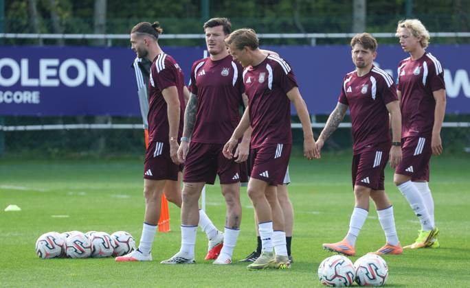 Anderlecht s Giulian Biancone and Anderlecht s Ludwig Augustinsson pictured during a training session of Belgian soccer team RSC Anderlecht, Wednesday 26 August 2026 in Brussels, in preparations of the return leg of the play-off round for the UEFA Europa League phase, against Kazakh Kairat Almaty. VIRGINIExLEFOUR x184415561x