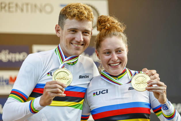 TRENTO, ITALY, AUGUST 27—Adrien Yves Claude Boichis of France and Laura Stigger of Austria are the new world champions and are celebrating their gold medals after the medal ceremony during the UCI Mountain Bike World Championships—Men’s Elite Cross-Country Short Track—in Val di Sole on August 27, 2026 in Trento, Italy Copyright: xJustPictures.ch FrancescoxMinghettix jp-en-EuSpIm-_NG_0425