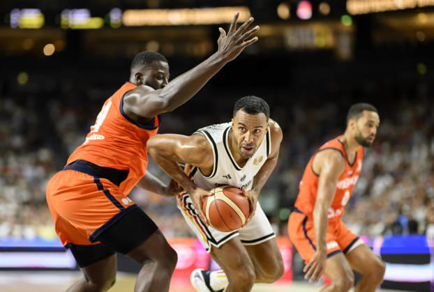 Johannes Thiemann: Germany in Action vs. Nathan Kuta Netherlands Men s Basketball FIBA World Cup Qualifier, Second Round Group K, Germany vs. Netherlands, on August 27, 2026, at the LanxessArena in Cologne, Germany