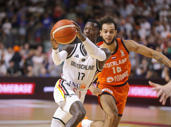 International match: Germany vs. the Netherlands at the Koelnarena, World Cup qualifier, international match, World Cup preparation. Here is Dennis Schröder (Schroeder)