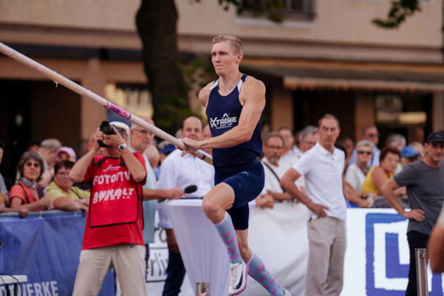 6th International DVV Stadtwerke Pole Vault Meeting: Hunter Garretson (USA) taking his run-up on August 27, 2026, at the Marktplatz in Dessau, Dessau-Roßlau, Saxony-Anhalt, Dessau-Roßlau, Marktplatz, Dessau, Saxony-Anhalt, Germany