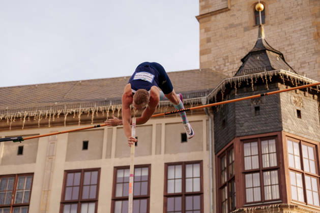 6th International DVV Stadtwerke Pole Vault Meeting: Hunter Garretson (USA) clearing the bar on August 27, 2026, at the Marktplatz in Dessau, Dessau-Roßlau, Saxony-Anhalt, Dessau-Roßlau, Marktplatz, Dessau, Saxony-Anhalt, Germany