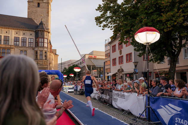 6th International DVV Stadtwerke Pole Vault Meeting: Hunter Garretson (USA) during his run-up on August 27, 2026, at the Marktplatz in Dessau, Dessau-Roßlau, Saxony-Anhalt, Dessau-Roßlau, Marktplatz, Dessau, Saxony-Anhalt, Germany