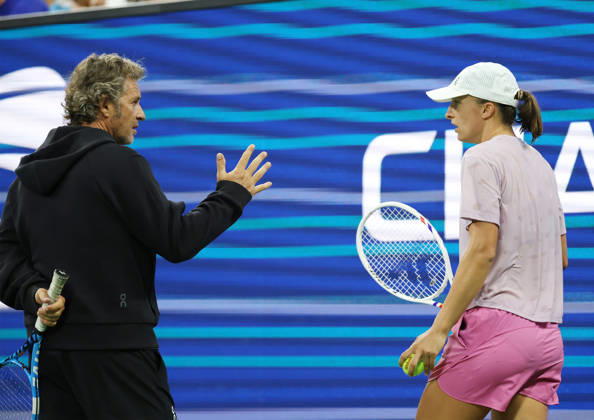 August 27, 2026, New York City, New York, USA: IGA SWIATEK of Poland and FRANCISCO ROIG of Spain during practise session before US Open. New York, USA. Tennis: US Open - Iga Swiatek And Francisco Roig  - ZUMAc278 20260827_zsp_c278_026 Copyright: xMarcinxCholewinskix