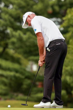 The Ally Challenge GRAND BLANC,MICHIGAN-AUGUST 28: Scott Hend of Australia putts on the first green with his caddie during the first round of The Ally Challenge presented by McLaren at Warwick Hills Golf & Country Club, Grand Blanc, MI, USA Friday, August 28, 2026. Grand Blanc Michigan United States  Copyright: xAmyxLemusx originalFilename:lemus-theallyc260828_np353.jpg