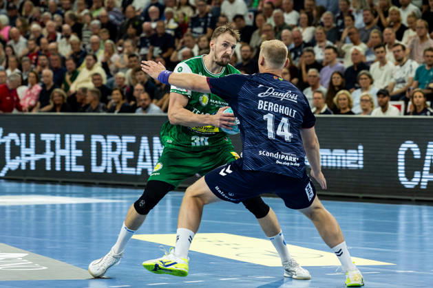 Opel HBL SG Flensburg Handewitt vs. ThSV Eisenach, August 28, 2026, Dominik Solak No. 30, ThSV Eisenach vs. Emil Siersbaek Bergholt No. 14, SG Flensburg Handewitt Opel HBL SG Flensburg Handewitt vs. ThSV Eisenach, GGW Arena on August 28, 2026 Copyright: xBEAUTIFULxSPORTS MarioxM.xKobergx