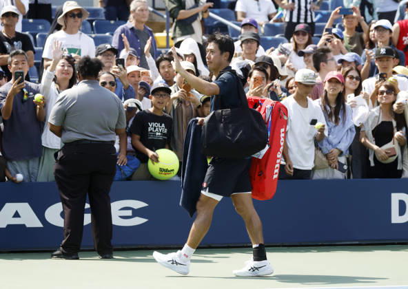 Kei Nishikori of Japan reacts as he walks off of the court after his straight sets defeat to Rei Sakamoto of Japan in a qualifying final round match at the 2026 US Open Tennis Championship at the USTA Billie Jean King National Tennis Center in New York City on Friday, August 28, 2026. This was Nishikori s final Grand Slam appearance.  NYP20260828142 JOHNxANGELILLO