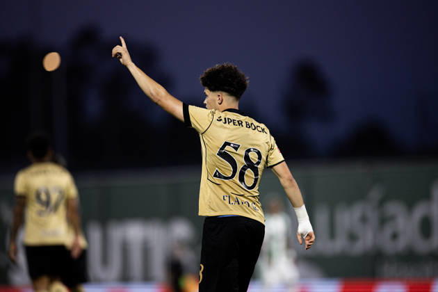 Rio Ave v Sporting Cp - Liga Portugal Flavio Goncalves of Sporting CP celebrates during the Liga Portugal Betclic 2026 27 match between Rio Ave and Sporting CP at Estadio dos Arcos in Vila do Conde, Portugal, on August 28, 2026. Vila do Conde Porto Portugal Copyright: xLuisxEirasx originalFilename:eiras-ligaport260828_npE83