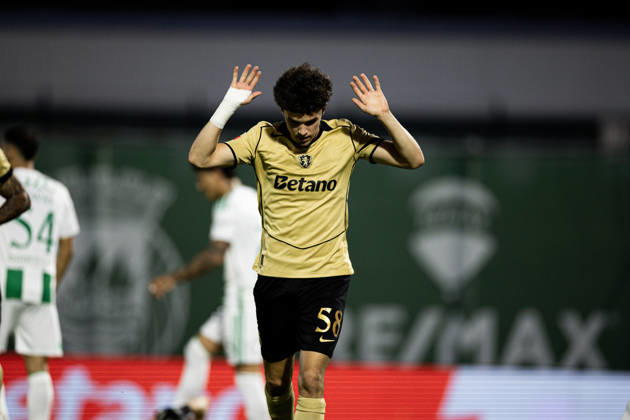 Rio Ave v Sporting Cp - Liga Portugal Flavio Goncalves of Sporting CP celebrates during the Liga Portugal Betclic 2026 27 match between Rio Ave and Sporting CP at Estadio dos Arcos in Vila do Conde, Portugal, on August 28, 2026. Vila do Conde Porto Portugal Copyright: xLuisxEirasx originalFilename:eiras-ligaport260828_npKPx