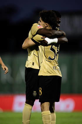 Rio Ave v Sporting Cp - Liga Portugal Flavio Goncalves of Sporting CP celebrates during the Liga Portugal Betclic 2026 27 match between Rio Ave and Sporting CP at Estadio dos Arcos in Vila do Conde, Portugal, on August 28, 2026. Vila do Conde Porto Portugal Copyright: xLuisxEirasx originalFilename:eiras-ligaport260828_npmfh