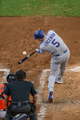 MLB, Baseball Herren, USA 2026: Dodgers Vs Tigers AUG 28 Aug 28, 2026; Detroit, Michigan, USA; Los Angeles Dodgers Freddie Freeman (5) fouls off a ball at the plate at Comerica Park. Mandatory Credit: Allan Dranberg-Cal Media (Credit Image: Â Allan Dranberg Cal Sport Media) Detroit Michigan USA EDITORIAL USE ONLY Copyright: xx ZUMA-20260828_zma_c04_028.jpg AllanxDranbergx csmphotothree515078