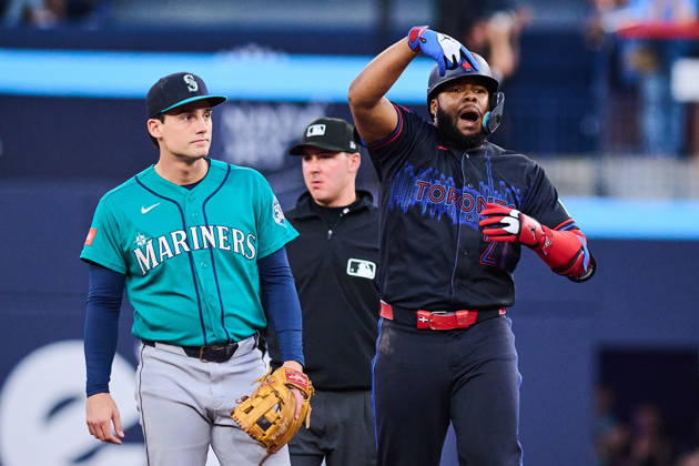 August 28, 2026, Toronto, On, Canada: Toronto Blue Jays Vladimir Guerrero Jr. (27) celebrates after hitting an RBI double as Seattle Mariners second baseman Cole Young (2) looks on during first inning MLB, Baseball Herren, USA baseball action in Toronto, on Friday, Aug. 28, 2026. BBO-Mariners-Blue-Jays 20260828  - ZUMAc35_ 20260828_zaf_c35_113 Copyright: xSammyxKoganx