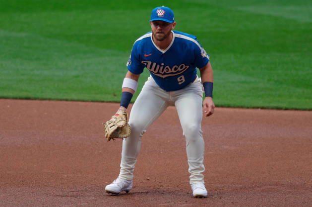 August 28, 2026, Milwaukee, Wisconsin, USA: Milwaukee Brewers first baseman JAKE BAUERS (9) in a baseball game, Friday, Aug. 28, 2026, in Milwaukee, Wisconsin. MLB, Baseball Herren, USA 2026 - Rangers 1:6 Brewers - ZUMAa325 20260828_zsa_a325_002 Copyright: xDavidxBalleringxIix