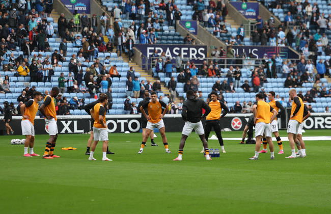 Coventry City v Hull City Premier League Hull City players warming up during the Premier League match at the Coventry Building Society Arena, Coventry 29 08 2026 UK Newspapers OUT Copyright: xAndyxSumnerx FIL-23836-0136