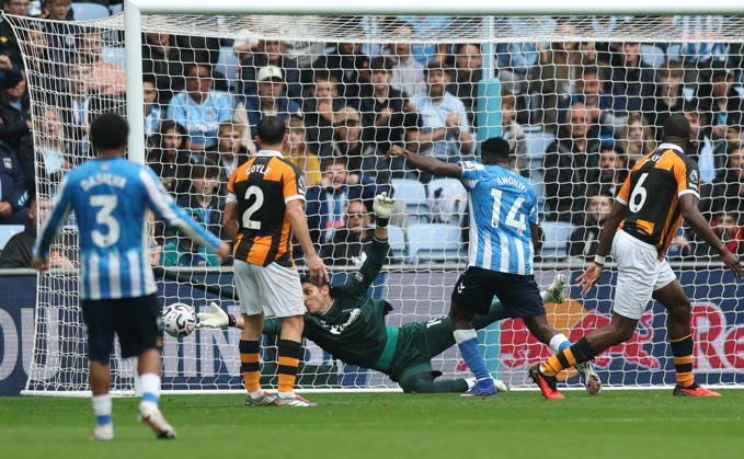 Coventry City v Hull City Premier League Hull City Goalkeeper Konstantinos Tzolakis makes a crucial save during the Premier League match at the Coventry Building Society Arena, Coventry 29 08 2026 UK Newspapers OUT Copyright: xAndyxSumnerx FIL-23836-0167