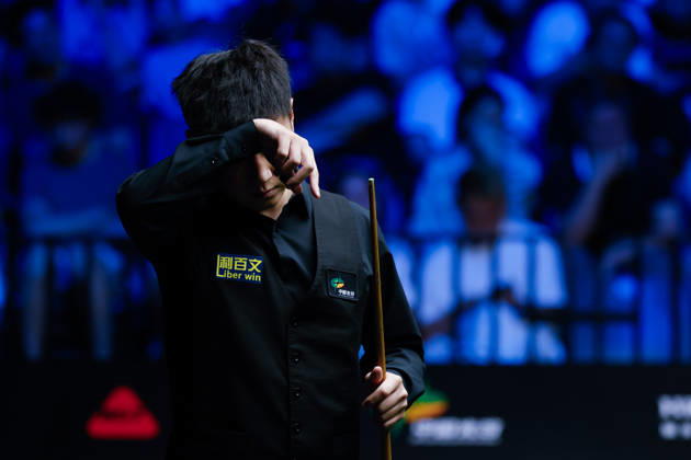 (260829) -- WUHAN, Aug. 29, 2026 -- Zhao Xintong gestures during the final match between Zhao Xintong of China and Chang Bingyu of China at Wuhan Open 2026 snooker tournament in Wuhan, central China s Hubei Province, Aug. 29, 2026. ) (SP)CHINA-SNOOKER-WUHAN OPEN (CN) WuxZhizun 