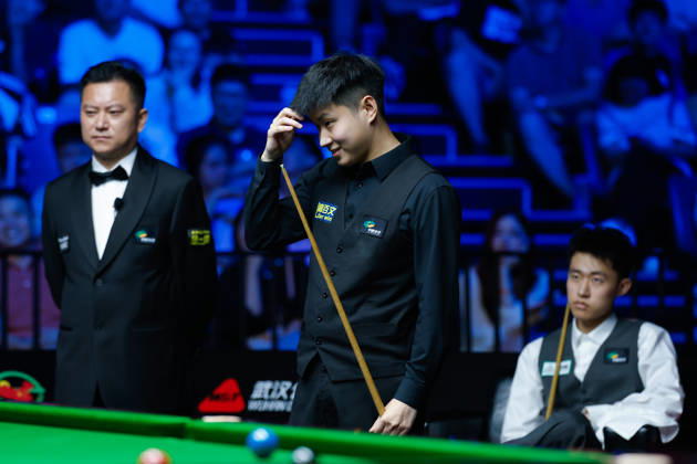 (260829) -- WUHAN, Aug. 29, 2026 -- Zhao Xintong (C) reacts during the final match between Zhao Xintong of China and Chang Bingyu of China at Wuhan Open 2026 snooker tournament in Wuhan, central China s Hubei Province, Aug. 29, 2026. ) (SP)CHINA-SNOOKER-WUHAN OPEN (CN) WuxZhizun 