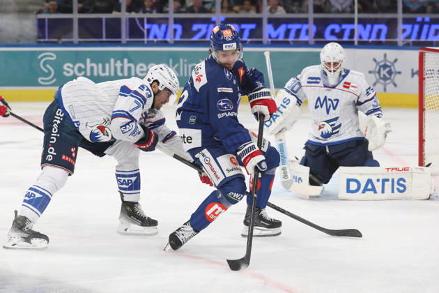 August 29, 2026, Zurich, SWITZERLAND, Swiss Life Arena, 2026–2027 Ice Hockey Season, Exhibition Game: ZSC Lions vs. Adler Mannheim, John Gilmour (Adler) vs. Denis Malgin (ZSC Lions)