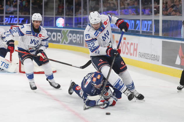 August 29, 2026, Zurich, SWITZERLAND, Swiss Life Arena, 2026–2027 Ice Hockey Season, Exhibition Game: ZSC Lions vs. Adler Mannheim—Matthias Plachta (left, Adler) vs. Jesper Froeden (center, ZSC Lions) and Nicolas Mattinen (Adler)