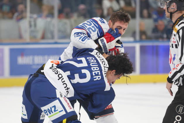 August 29, 2026, Zurich, SWITZERLAND, Swiss Life Arena, 2026–2027 Ice Hockey Season, Exhibition Game: ZSC Lions vs. Adler Mannheim, Matthias Plachta (Adler) battles Kimo Gruber (ZSC)