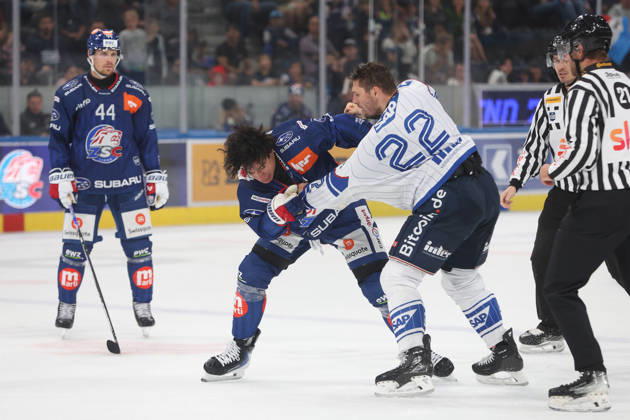 August 29, 2026, Zurich, SWITZERLAND, Swiss Life Arena, 2026–2027 Ice Hockey Season, Exhibition Game: ZSC Lions vs. Adler Mannheim, Matthias Plachta (Adler) battles Kimo Gruber (ZSC)