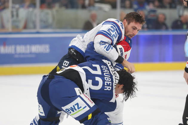 August 29, 2026, Zurich, SWITZERLAND, Swiss Life Arena, 2026–2027 Ice Hockey Season, Friendly Match: ZSC Lions vs. Adler Mannheim, Matthias Plachta (Adler) battles Kimo Gruber (ZSC)