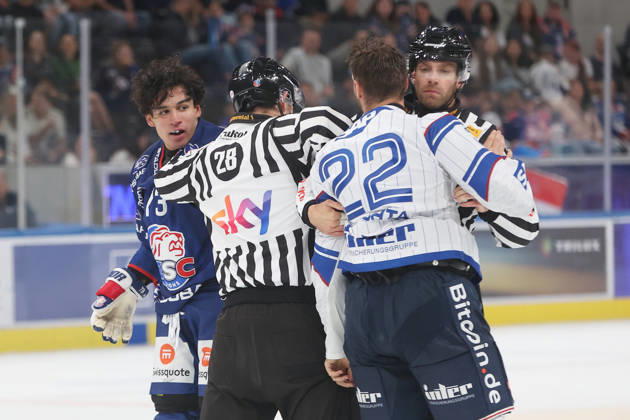 August 29, 2026, Zurich, SWITZERLAND, Swiss Life Arena, 2026–2027 Ice Hockey Season, Exhibition Game: ZSC Lions vs. Adler Mannheim, Matthias Plachta (Adler) after a scuffle with Kimo Gruber (ZSC)