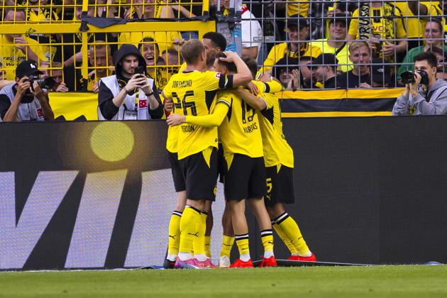 August 29, 2026, Soccer, Matchday 1 of the 1. Bundesliga, Borussia Dortmund vs. Hamburger SV. BVB players celebrate Giannis Konstantelias s goal to make it 2–0. Borussia Dortmund, Signal Iduna Park, North Rhine-Westphalia, Germany. xRHR PHOTO DEx Copyright: DennisxEwert RHR-FOTOx RHR-FOTO DE
