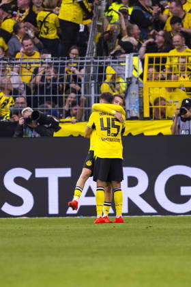 August 29, 2026, Soccer, Matchday 1 of the 1st Bundesliga, Borussia Dortmund vs. Hamburger SV: Konstantinos Karetsas (Borussia Dortmund) and Giannis Konstantelias (Borussia Dortmund) celebrate the goal that made the score 2–0. Dortmund, Signal Iduna Park, North Rhine-Westphalia, Germany. xRHR PHOTO DEx Copyright: DennisxEwert RHR-FOTOx RHR-FOTO DE