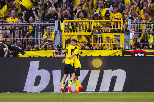 August 29, 2026, Soccer, Matchday 1 of the 1st Bundesliga, Borussia Dortmund vs. Hamburger SV: Konstantinos Karetsas (Borussia Dortmund) and Giannis Konstantelias (Borussia Dortmund) celebrate the goal that made the score 2–0. Dortmund, Signal Iduna Park, North Rhine-Westphalia, Germany. xRHR PHOTO DEx Copyright: DennisxEwert RHR-FOTOx RHR-FOTO DE