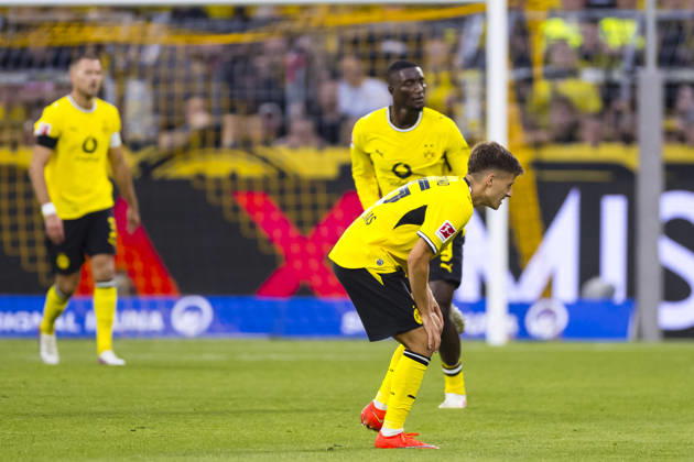 August 29, 2026, Soccer, Matchday 1 of the 1. Bundesliga, Borussia Dortmund vs. Hamburger SV, Giannis Konstantelias, Borussia Dortmund collapses in pain, Dortmund, Signal Iduna Park, North Rhine-Westphalia, Germany, xRHR PHOTO DEx Copyright: DennisxEwert RHR-FOTOx RHR-FOTO DE