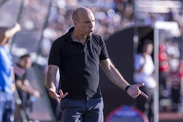 August 29, 2026, Sao Torcato, Guimaraes, Portugal: Viseu, August 29 - Bruno Pinheiro head coach of Academico de Viseu FC is seen on action during the Academico de Viseu FC x FC Porto match for the Liga Portugal Betclic 2026 27 on August 29, 2026 at Estadio Municipal do Fontelo, Viseu, Portugal Sao Torcato Portugal - ZUMAl192 20260829_zsp_l192_035 Copyright: xMiguelxLemosx