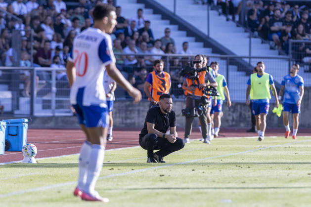 August 29, 2026, Sao Torcato, Guimaraes, Portugal: Viseu, August 29 - Francesco Farioli head coach of FC Porto is seen watching the game during the Academico de Viseu FC x FC Porto match for the Liga Portugal Betclic 2026 27 on August 29, 2026 at Estadio Municipal do Fontelo, Viseu, Portugal Sao Torcato Portugal - ZUMAl192 20260829_zsp_l192_049 Copyright: xMiguelxLemosx