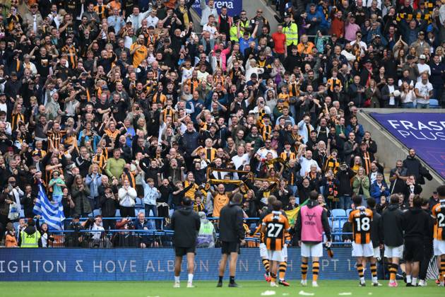 Coventry City v Hull City - Premier League 2026 27 Hull City fans celebrate after the final whistle during the Premier League match between Coventry City and Hull City at the Coventry Building Society Arena in Coventry, on August 29, 2026. Coventry West Midlands United Kingdom Copyright: xMIxNewsx originalFilename:fletcher-coventry260829_npuJU