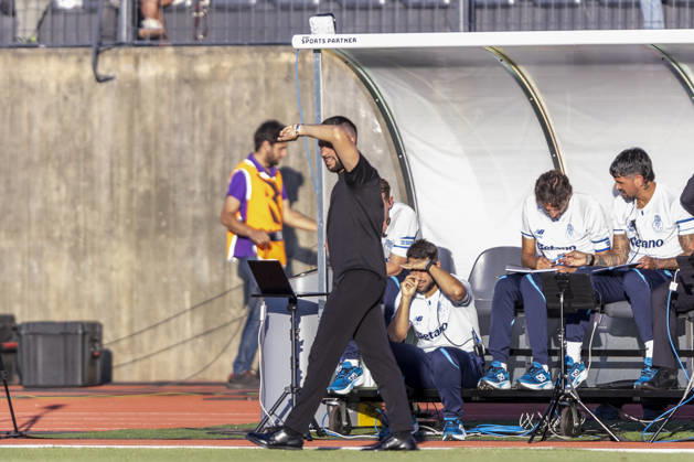August 29, 2026, Sao Torcato, Guimaraes, Portugal: Viseu, August 29 - Francesco Farioli head coach of FC Porto is seen on action during the Academico de Viseu FC x FC Porto match for the Liga Portugal Betclic 2026 27 on August 29, 2026 at Estadio Municipal do Fontelo, Viseu, Portugal Sao Torcato Portugal - ZUMAl192 20260829_zsp_l192_058 Copyright: xMiguelxLemosx