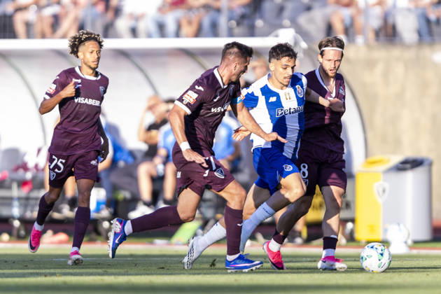 August 29, 2026, Sao Torcato, Guimaraes, Portugal: Viseu, August 29 - Gabri Veiga of FC Porto is seen on action during the Academico de Viseu FC x FC Porto match for the Liga Portugal Betclic 2026 27 on August 29, 2026 at Estadio Municipal do Fontelo, Viseu, Portugal Sao Torcato Portugal - ZUMAl192 20260829_zsp_l192_059 Copyright: xMiguelxLemosx
