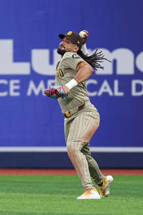 August 29, 2026, St. Petersburg, Florida, USA: San Diego Padres right fielder FERNANDO TATIS JR. (23) throws the ball from the outfield during a game against Tampa Bay Rays. The Tampa Bay Rays hosted the San Diego Padres at Tropicana Field in St. Petersburg, FL. St. Petersburg USA - ZUMAm299 20260829_znp_m299_001 Copyright: xTaylorxMcFeex