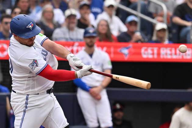 August 29, 2026, Toronto, On, Canada: Toronto Blue Jays Alejandro Kirk (30) hits an RBI single against the Seattle Mariners during sixth inning MLB, Baseball Herren, USA baseball action in Toronto on Saturday, Aug. 29, 2026. Canada News - August 29, 2026  - ZUMAc35_ 20260829_zaf_c35_134 Copyright: xJonxBlackerx