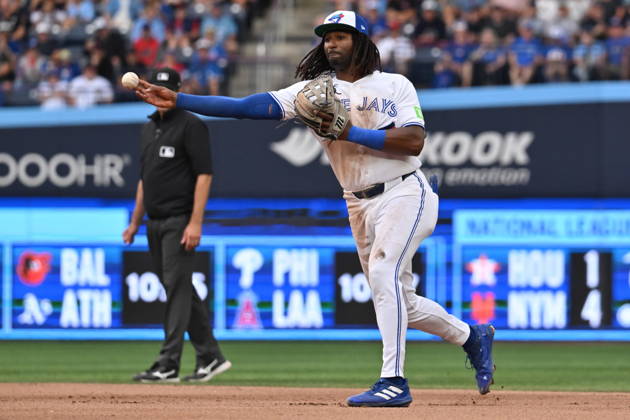 August 29, 2026, Toronto, On, Canada: Toronto Blue Jays second baseman Charles McAdoo (26) throws to first base to put out Seattle Mariners shortstop Brock Rodden during seventh inning MLB, Baseball Herren, USA baseball action in Toronto on Saturday, Aug. 29, 2026. Canada News - August 29, 2026  - ZUMAc35_ 20260829_zaf_c35_138 Copyright: xJonxBlackerx