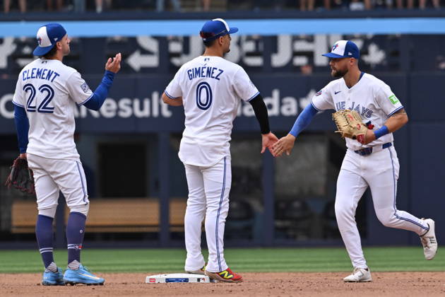 August 29, 2026, Toronto, On, Canada: Toronto Blue Jays, from left, Ernie Cement, Andres Gimenez and Nathan Lukes celebrate after their team defeated the Seattle Mariners in MLB, Baseball Herren, USA baseball action in Toronto on Saturday, Aug. 29, 2026. Canada News - August 29, 2026 - ZUMAc35_ 20260829_zaf_c35_142 Copyright: xJonxBlackerx