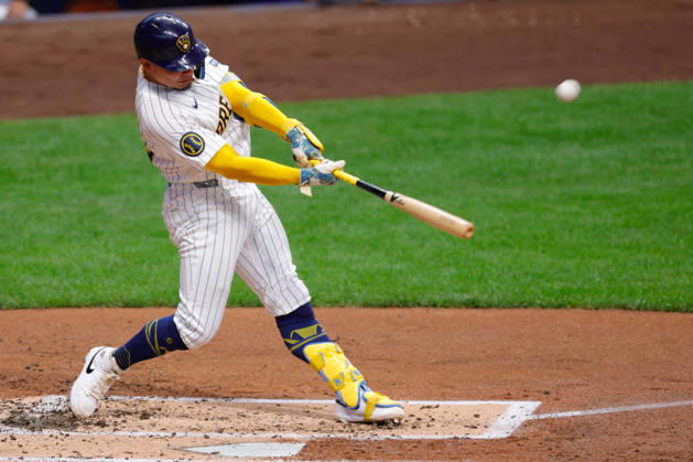 August 29, 2026, Milwaukee, Wisconsin, USA: Milwaukee Brewers catcher WILLIAM CONTRERAS (24) hits a home run in a baseball game, Saturday, Aug. 28, 2026, in Milwaukee, Wisconsin. Milwaukee USA - ZUMAa325 20260829_zsa_a325_011 Copyright: xDavidxBalleringxIix
